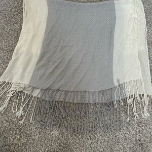 Elegant Gray and Cream Scarf